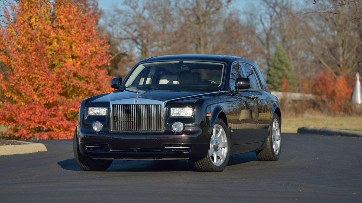Na prodej je Trumpův Rolls-Royce, návod k obsluze nese jeho vzkaz